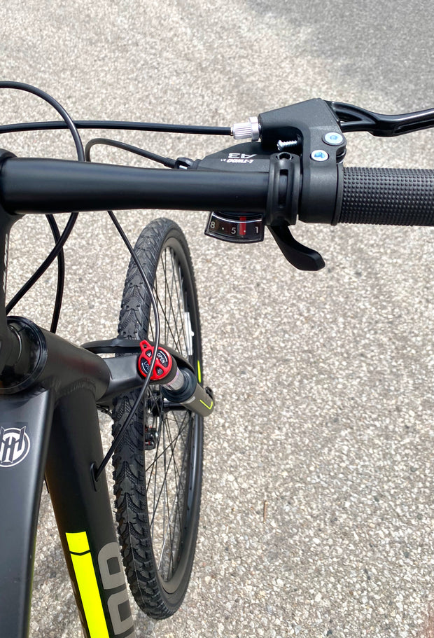 24-Speed 700c Hybrid Bike (Shimano Gear, Disc Brakes) - aBellz
